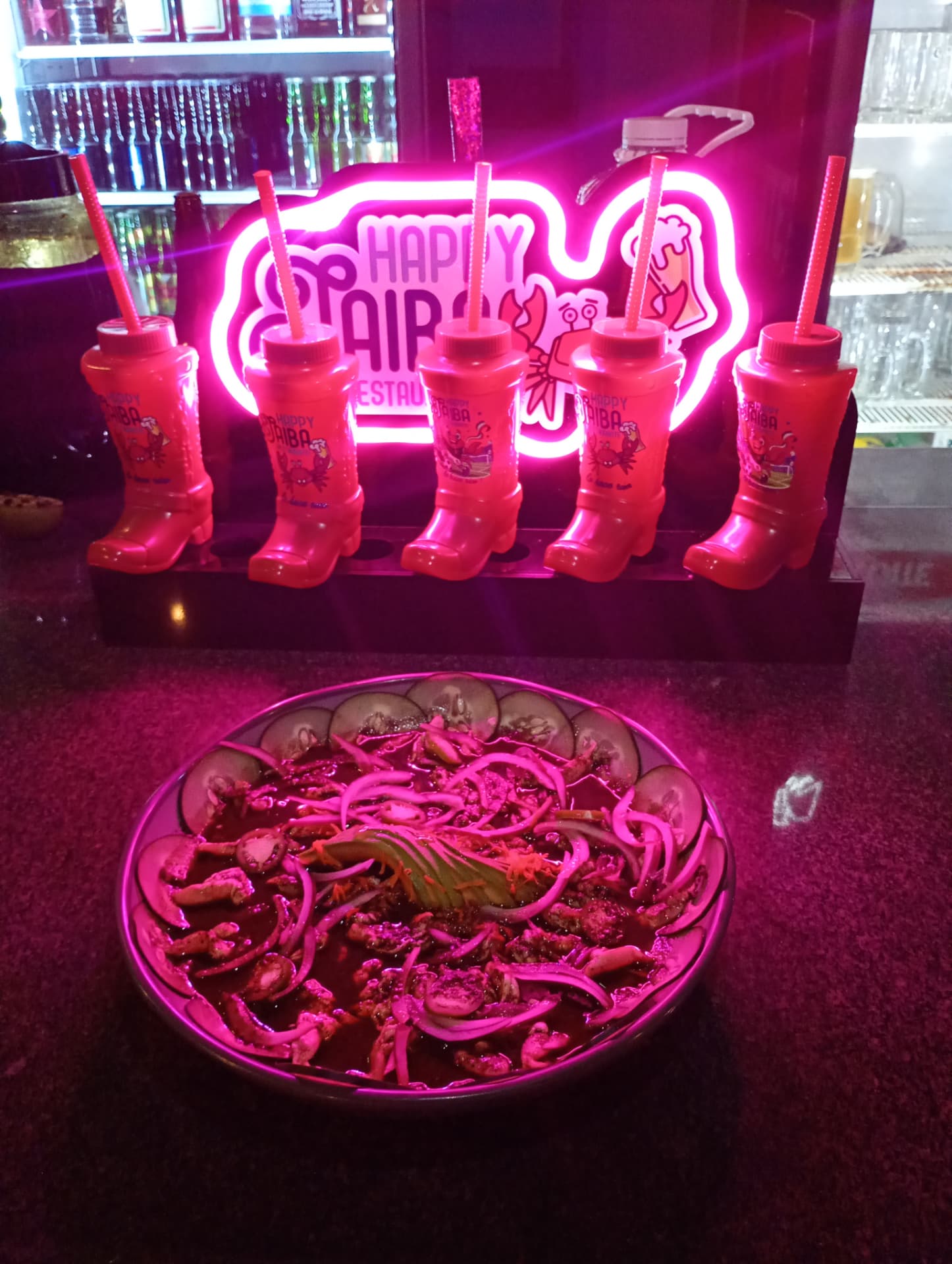 Ceviche de la casa y bebidas en bota